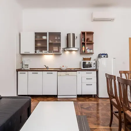 2 Bedroom Cozy In