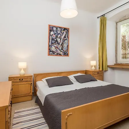 Apartment 2 Bedroom Cozy In