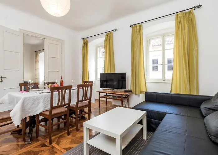 2 Bedroom Cozy In Διαμέρισμα Volosko