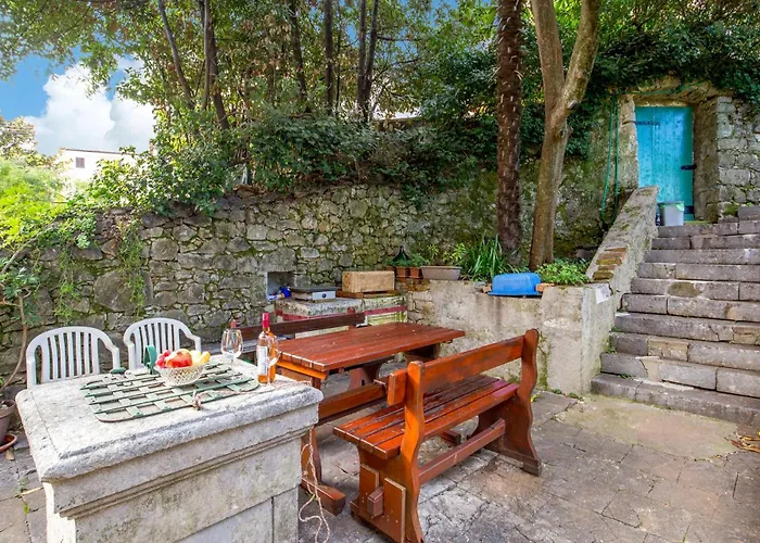 2 Bedroom Cozy In Διαμέρισμα Volosko