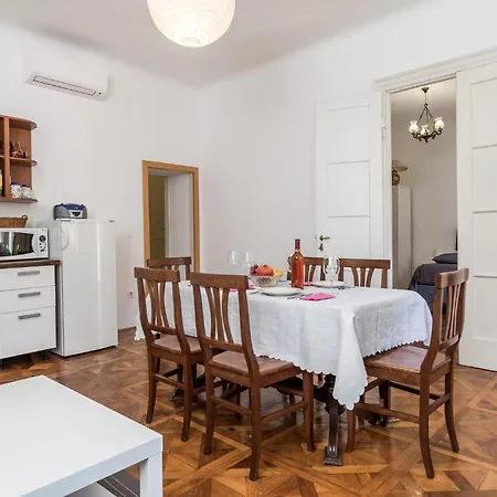 Apartament 2 Bedroom Cozy In Volosko