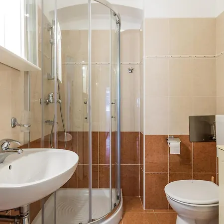 2 Bedroom Cozy In *