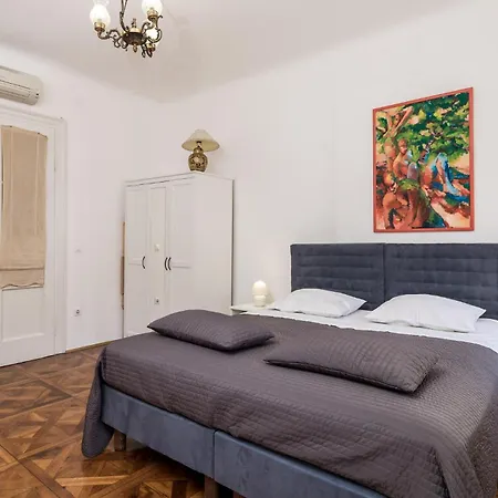 2 Bedroom Cozy In *