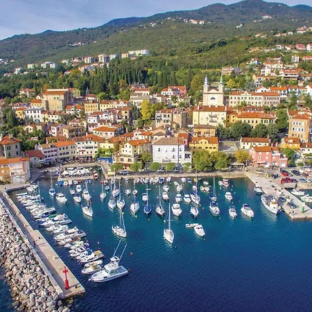 2 Bedroom Cozy In Apartament