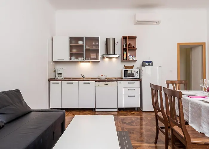 2 Bedroom Cozy In