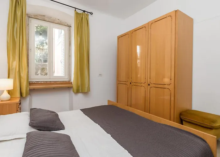 2 Bedroom Cozy In Apartment *