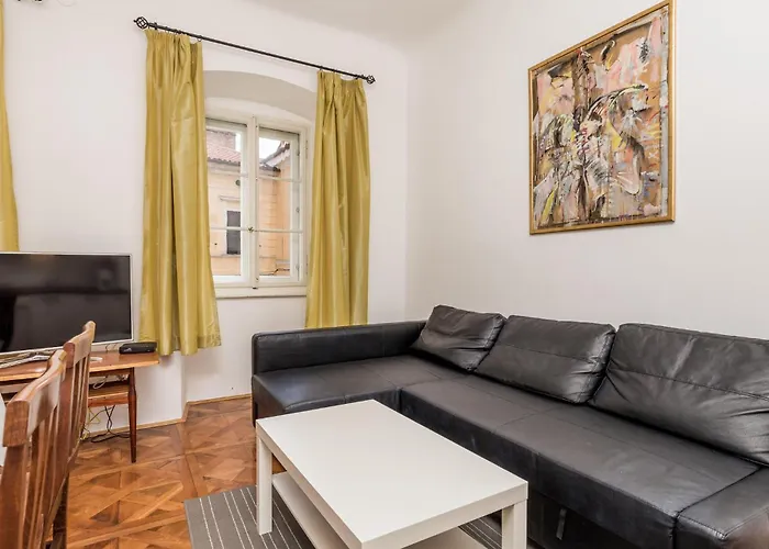 2 Bedroom Cozy In Apartment *